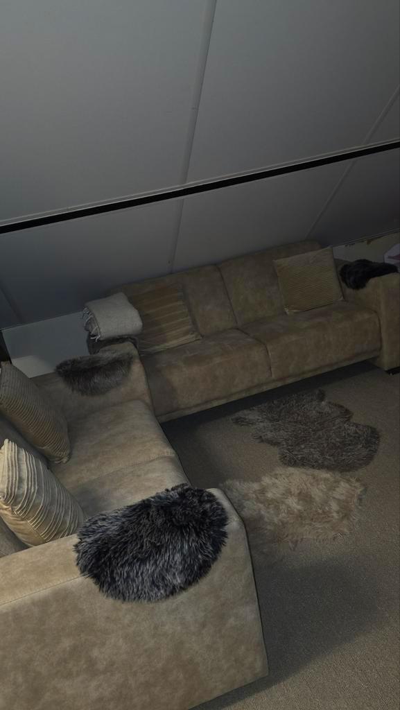 Mooie twee banken - ZGAN!, Huis en Inrichting, Banken | Bankstellen, Zo goed als nieuw, Rechte bank, Vierpersoons of meer, 250 tot 300 cm