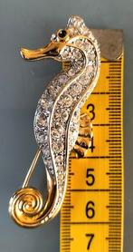 Nieuwe broche van prachtig vergulde? zeepaard met strass, Ophalen, Overige materialen, Nieuw, Goud