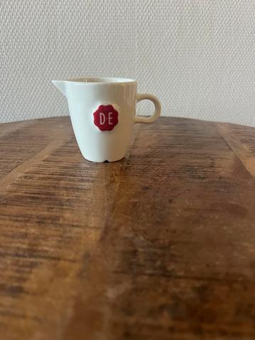 Douwe Egberts Melkkannetje beschikbaar voor biedingen