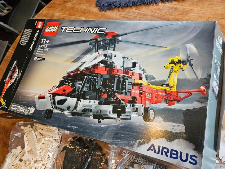 Lego technic airbus helicopter 42145, Kinderen en Baby's, Speelgoed | Bouwstenen, Zo goed als nieuw, Overige merken, Ophalen of Verzenden