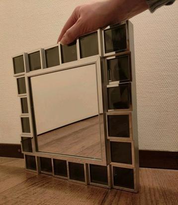 Spiegel met fotolijstjes omlijsting 32,5 cm x 32,5 cm beschikbaar voor biedingen