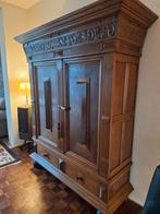 Prachtige antieke rankenkast met gedetailleerd houtsnijwerk., Antiek en Kunst, Ophalen