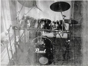 Pearl World Series III Drum Kit Profesioneel beschikbaar voor biedingen