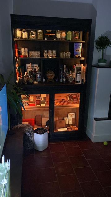 Whiskykast met Humidor beschikbaar voor biedingen