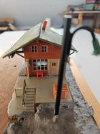 H0 Opslaggebouw met laadperron op triplex grondplaat, Gebruikt, Gelijkstroom, Brug, Tunnel of Gebouw, Ophalen