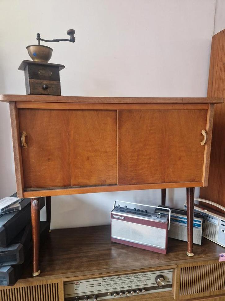 Vintage kastje uit de jaren 60, Huis en Inrichting, Kasten | Dressoirs, Gebruikt, 50 tot 100 cm, 25 tot 50 cm, Met deur(en), Met plank(en)