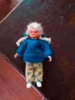 poppenhuis miniaturen caco popje meisje met vlechtjes nr 23, Verzamelen, Ophalen of Verzenden, Zo goed als nieuw