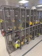 4-deurs grijze metalen gaaskast voor sportvereniging, Ophalen, Gebruikt