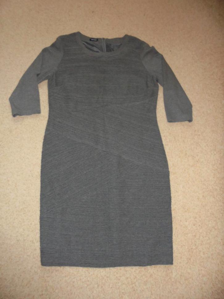 Grijze jurk GERRY WEBER, Kleding | Dames, Jurken, Zo goed als nieuw, Maat 42/44 (L), Grijs, Knielengte, Ophalen of Verzenden