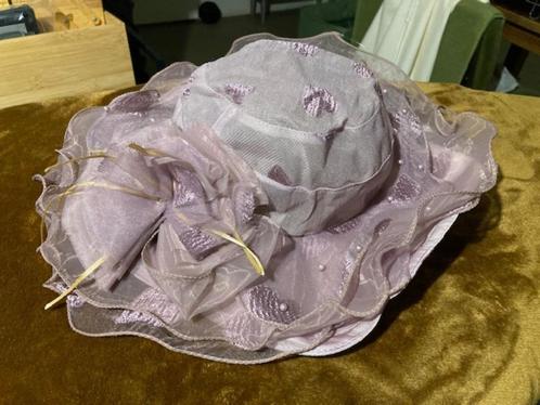 Nieuwe hoed organza mauve 57/58 was 39,=, Kleding | Dames, Hoeden en Petten, Nieuw, Verzenden