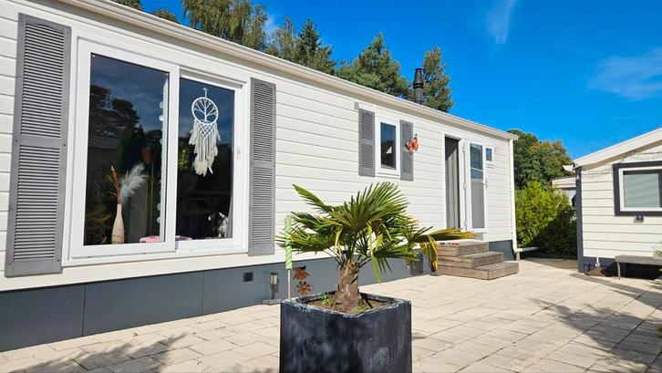 Geïsoleerd chalet Arcabo 10.5x4m top locatie unieke kans, Caravans en Kamperen, Stacaravans, tot en met 4, Ophalen