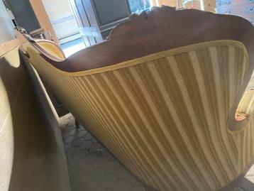 Antieke Salonbank beschikbaar voor biedingen