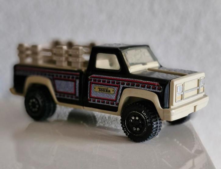 Zwarte Tonka auto, Hobby en Vrije tijd, Modelauto's | Overige schalen, Zo goed als nieuw, Auto, Ophalen of Verzenden