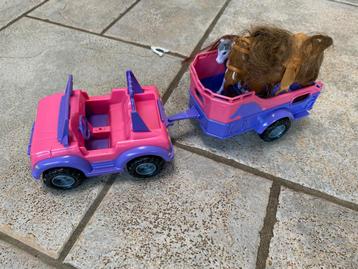 Auto met paarden en trailer beschikbaar voor biedingen