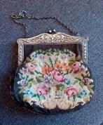 Antieke geborduurde beurs met zilveren beugel, Ophalen of Verzenden