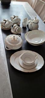 Prachtig servies met theekopjes,theepot,dekschaal en juskom, Ophalen, Gebruikt, Overige stijlen, Kop(pen) en/of Schotel(s)