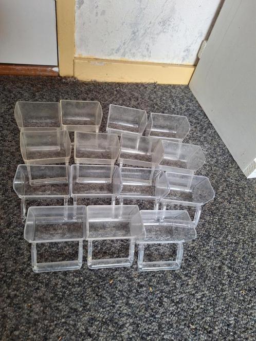 voer waterbakjes en bodem roosters, Dieren en Toebehoren, Vogels | Toebehoren, Gebruikt, Kooi-accessoires, Ophalen of Verzenden