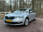 Skoda Octavia 1.0 TSI Greentech 115pk 2019 Grijs, Auto's, Skoda, Voorwielaandrijving, Stof, Zwart, Origineel Nederlands