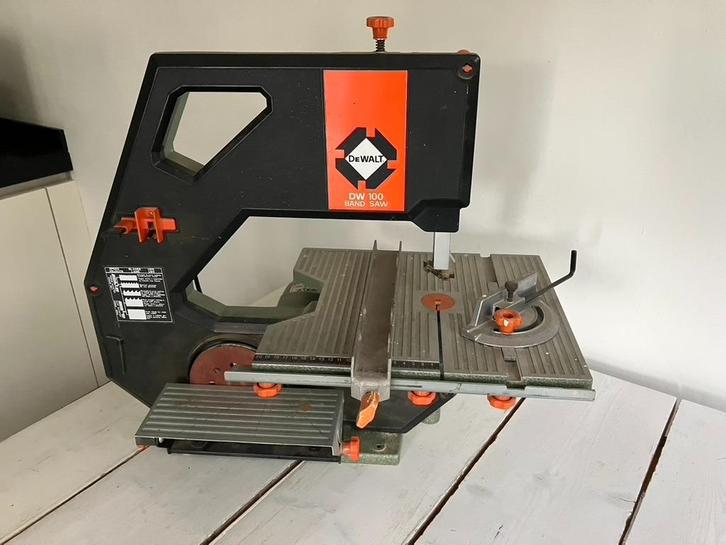 DeWalt DW 100 lintzaag met schuurschijf. , Doe-het-zelf en Verbouw, Gereedschap | Zaagmachines, Gebruikt, Lintzaag, 600 tot 1200 watt