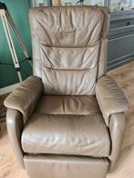 sta op stoel elektrisch, Huis en Inrichting, Fauteuils, Ophalen, Gebruikt, Leer, 50 tot 75 cm
