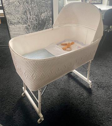 PRIJS VERLAAGD Schattig wiegje wit riet beschikbaar voor biedingen