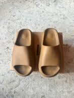 Yeezy slide ochre sandalen adidas maat 39 valt als 37.5, Kleding | Dames, Schoenen, Verzenden, Zo goed als nieuw