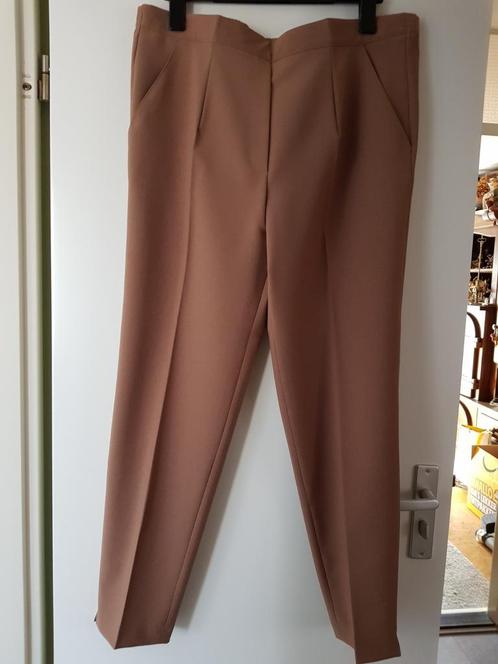 2 Dames pantalon nieuw bij beide het elastiek uit de taille, Kleding | Dames, Broeken en Pantalons, Nieuw, Maat 42/44 (L), Bruin