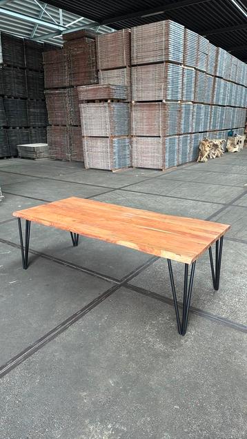 Eetafel / boomstamtafel massief mango hout beschikbaar voor biedingen