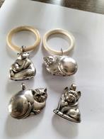 4 antieke zilveren rammelaars en bijt ringen., Verzenden