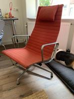 Charles Eames Vitra EA124 aluminium chair, Huis en Inrichting, Ophalen, Gebruikt, 75 tot 100 cm, Metaal