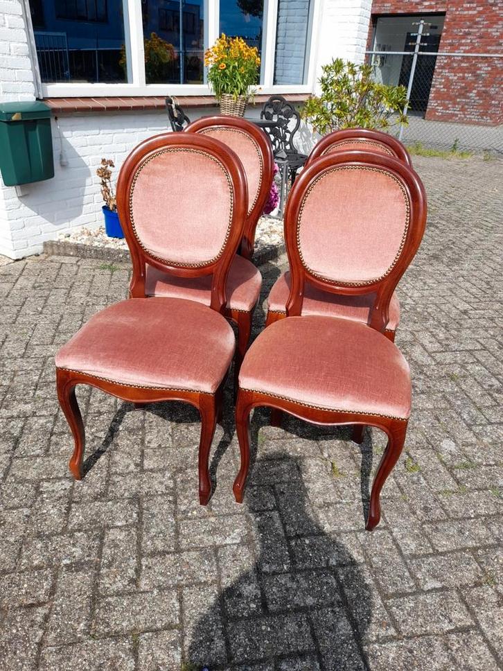 Set 4 noten medaillon stoelen, Huis en Inrichting, Stoelen, Zo goed als nieuw, Eén, Ophalen of Verzenden