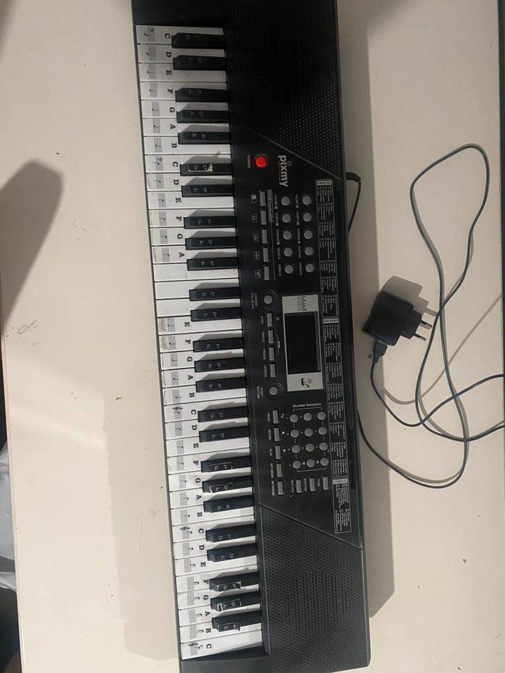 Beginnerskeyboard als nieuw + accessoires!, Muziek en Instrumenten, Keyboards, Zo goed als nieuw, 61 toetsen, Overige merken, Aanslaggevoelig
