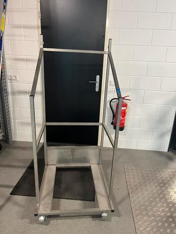 RVS rek voor bv koelkast. beschikbaar voor biedingen