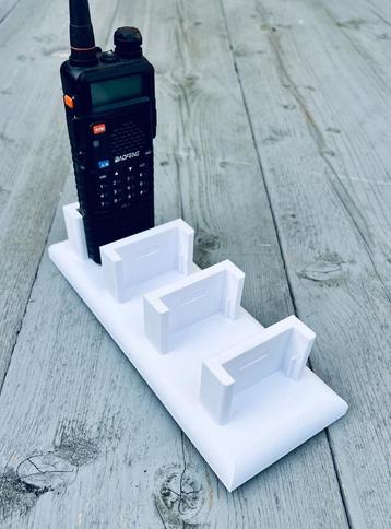 Houder voor 4 Baofeng UV-5R's beschikbaar voor biedingen