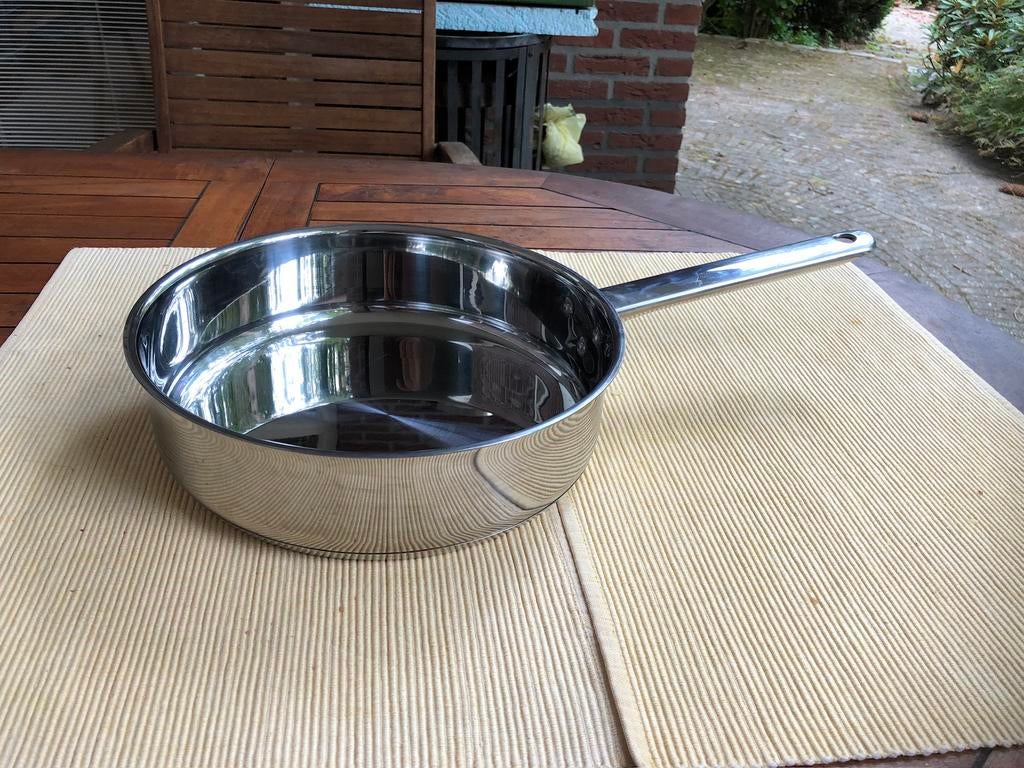 t.k.Ikea RVS hapjespan 24cm INDUCTIE met Tefal glazen deksel, Ophalen, Zo goed als nieuw, Rvs, Koekenpan of Braadpan