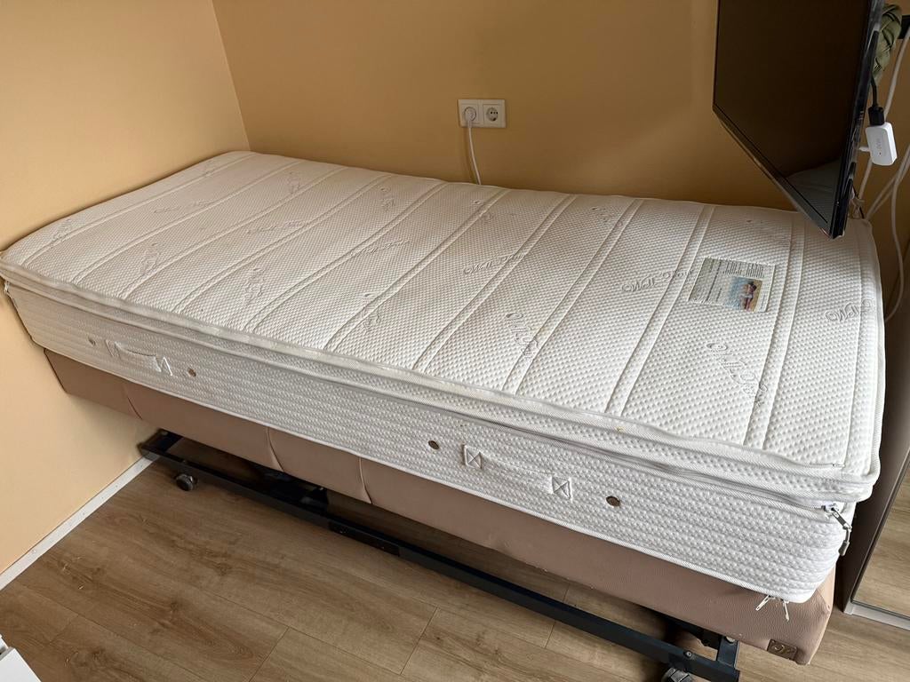 Elektrisch hoog laag zorgbed  boxspring well fair  koopje!, Gebruikt, 90 cm, Eenpersoons, Beige