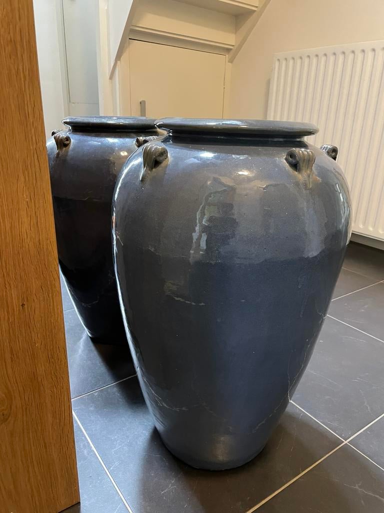Twee blauwe vazen, Huis en Inrichting, Woonaccessoires | Vazen, Ophalen, Blauw, Aardewerk of Porselein, 50 tot 75 cm