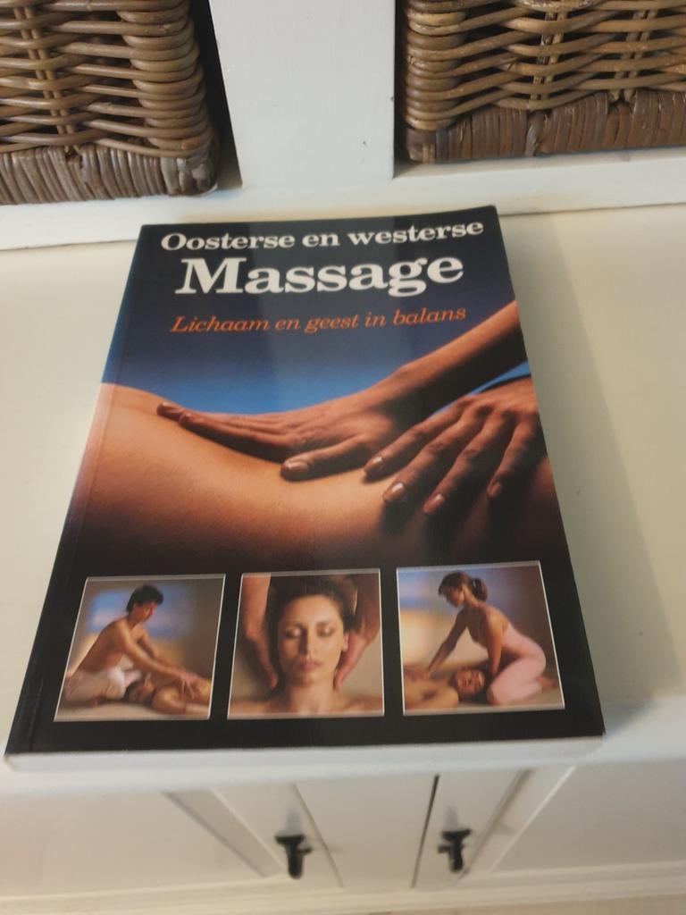 Oosterse en Westerse massage, Ophalen of Verzenden, Gelezen, Spiritualiteit algemeen, Instructieboek