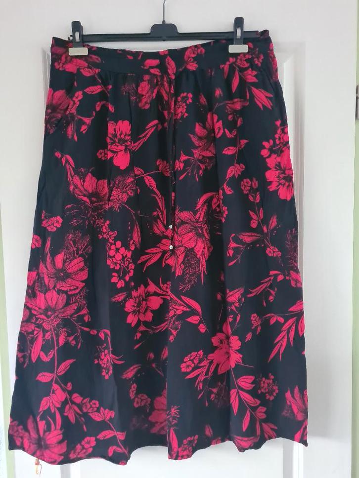 Rood-zwarte rok van BonPrix maat 48, Kleding | Dames, Rokken, Nieuw, Maat 46/48 (XL) of groter, Zwart, Onder de knie, Ophalen of Verzenden