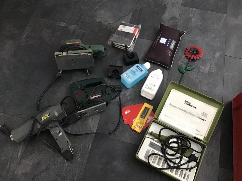 Veel rommelmarkt spullen ,gratis, Ophalen, Zo goed als nieuw