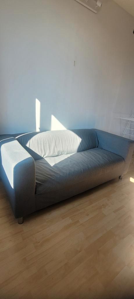 Grijze tweepersoonsbank - Gratis af te halen!, Huis en Inrichting, Banken | Bankstellen, Gebruikt, Rechte bank, Tweepersoons, 150 tot 200 cm