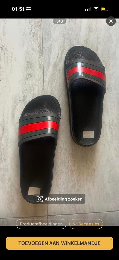 Zwarte slippers met rode en groene strepen, Kleding | Dames, Schoenen, Ophalen of Verzenden, Gedragen, Zwart, Slippers