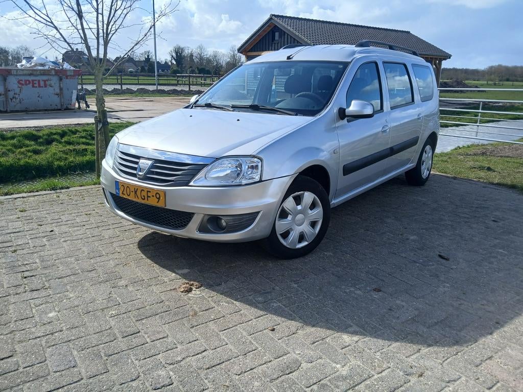 Veel auto voor weinig geld! MCV grote station met alle optie, Auto's, 4 cilinders, Metallic lak, 635 kg, Logan
