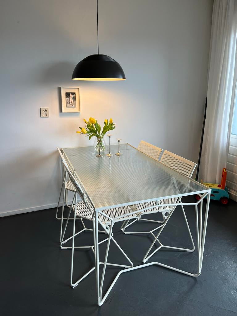 Design eettafel met stoelen - Wit metaal en glas, Ophalen, Gebruikt, 100 tot 150 cm, 50 tot 100 cm