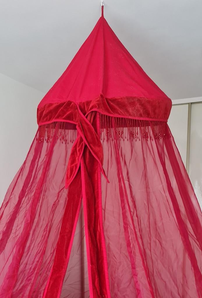 Rode klamboe met fluwelen details en kralen, Ophalen of Verzenden