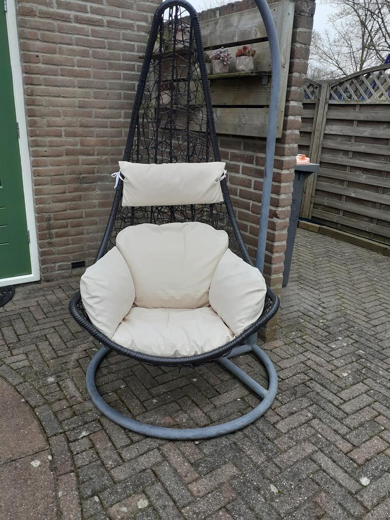 Hangstoel met zgan kussen, Tuin en Terras, Tuinstoelen, Ophalen, Zo goed als nieuw, Wicker