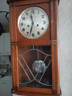 Mooie antieke klok. 100 jaar oud. Slaat ieder half uur., Antiek en Kunst, Ophalen