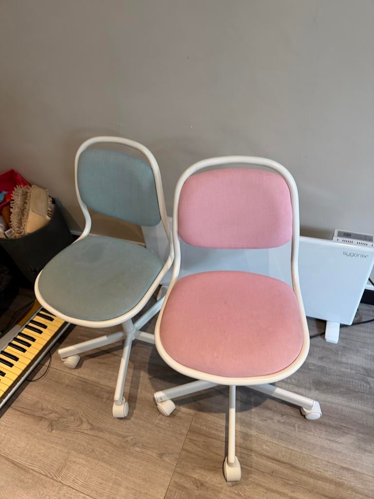 Twee bureaustoelen voor kinderen - roze en blauw, Gebruikt, Twee, Overige kleuren, Ophalen of Verzenden
