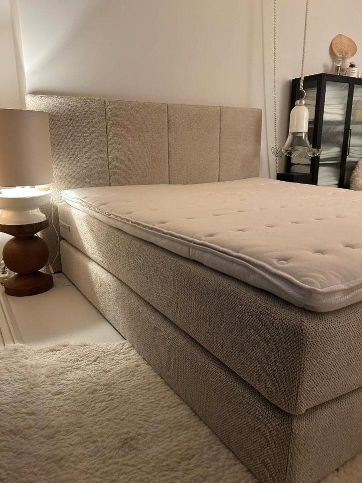 NILSON boxspring bed, Huis en Inrichting, Slaapkamer | Boxsprings, Zo goed als nieuw, 180 cm, 210 cm, Tweepersoons, Crème, Ophalen