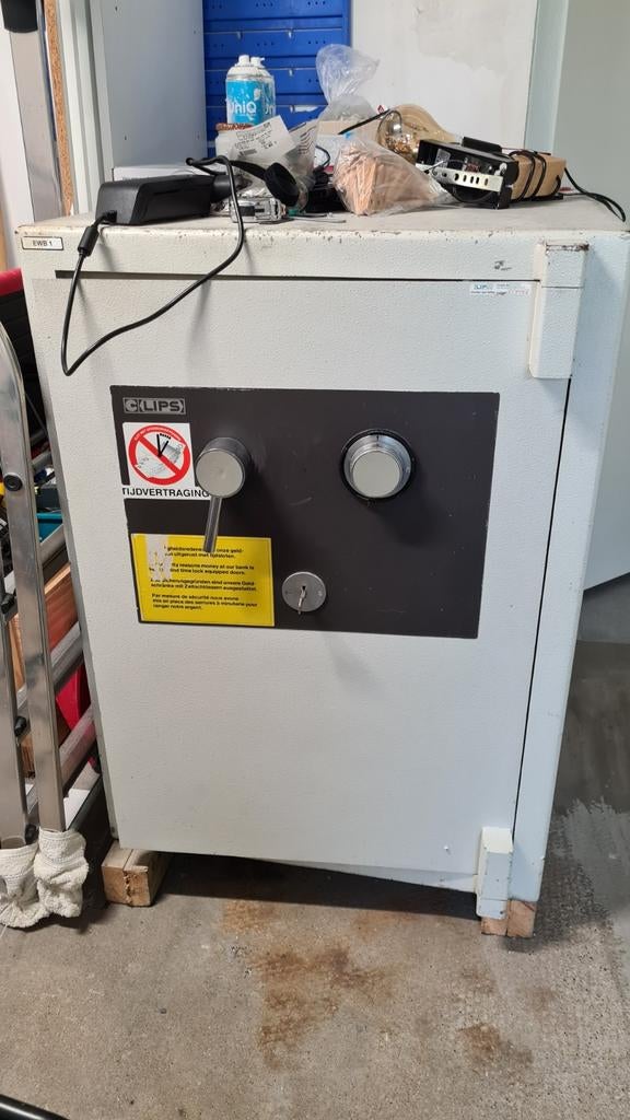 Grote LIPS Bankkluis met Tijdvertraging en Sleutel, Ophalen, Gebruikt, Brandkast